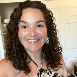 Meet your Posher, Roxanne